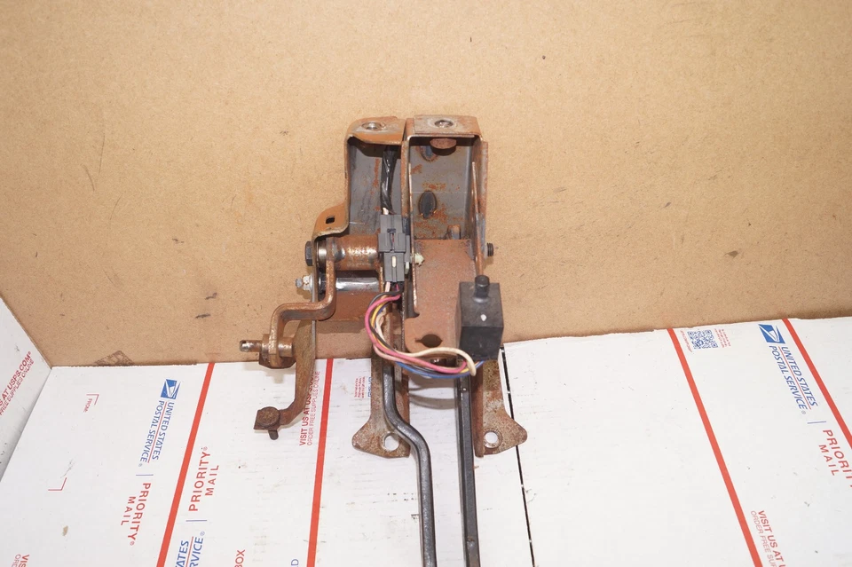 91-96 Jeep Cherokee XJ Manual Transmission Clutch Pedal Assembly  5 Speed OEM MJ Foto 4 de 4