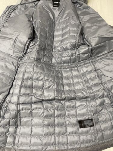 Neu mit Etikett brandneu THE NORTH FACE ThermoBall Eco isolierter Damenparka mit Kapuze – grau - Bild 16 von 20