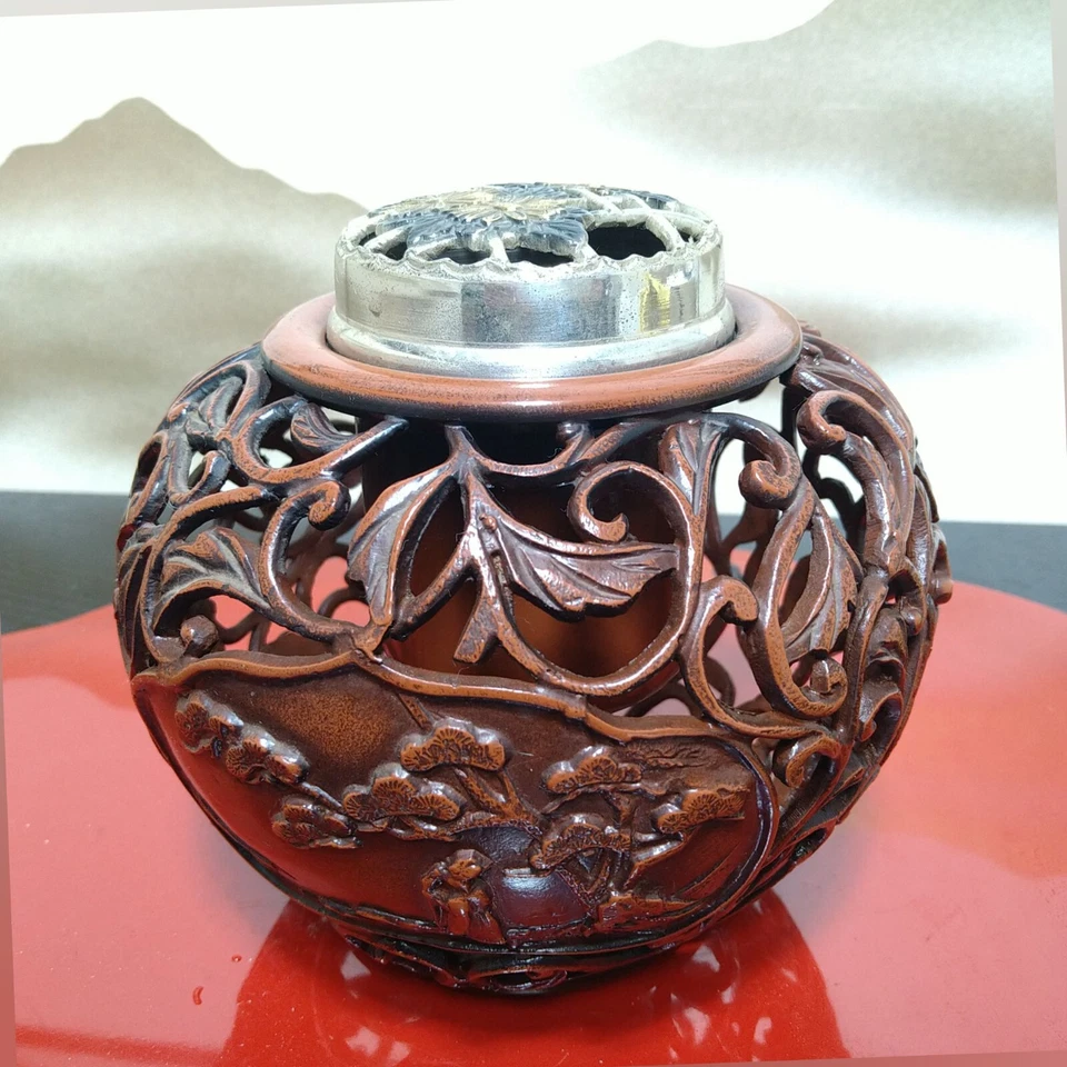 Quemador de incienso japonés de bronce de 5,71 pulgadas calado diseño floral dorado de Roigan Foto 3 de 4