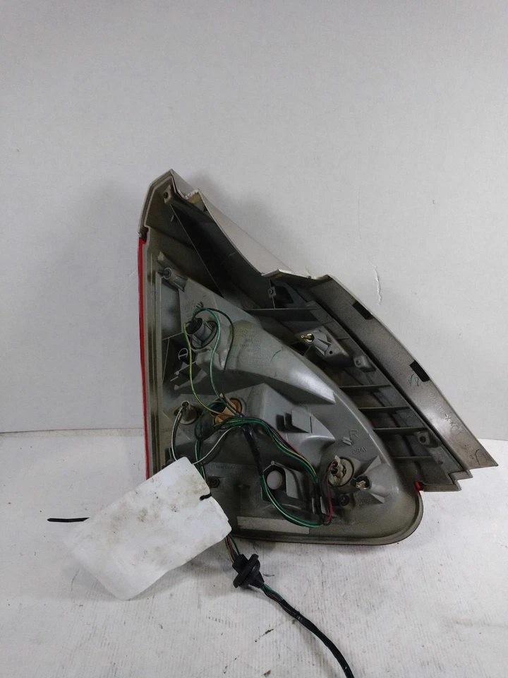 Conjunto de luz trasera derecha usado se adapta a: Nissan Máxima 2006 cuarto montado en panel Ri Foto 2 de 4