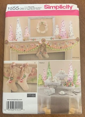 Simplicity 1555 Christmas Trees, Mantle Swag, Stocking, Wreath, Ornaments UNCUT