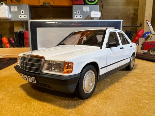 MERCEDES-BENZ 190 E in white 1982 - NOREV 1:18 - Afbeelding 1 van 21