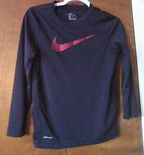 Nike Dri-Fit Legacy M Gusset Maglia Ascelle LSlv Camicia Nero/Rosso Dot Logo Swoosh