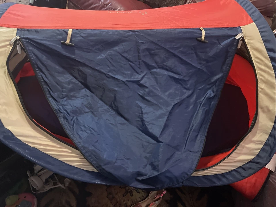 Cama de viaje plegable portátil para dormir para niños KidCo PeaPod, colchón de aire con bomba Foto 3 de 4