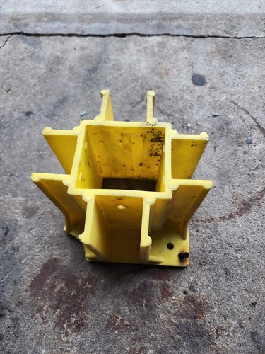 Lot 12 OSHA Compliant Reusable Guardrail Base with Toeboard Slots - Picture 6 of 18