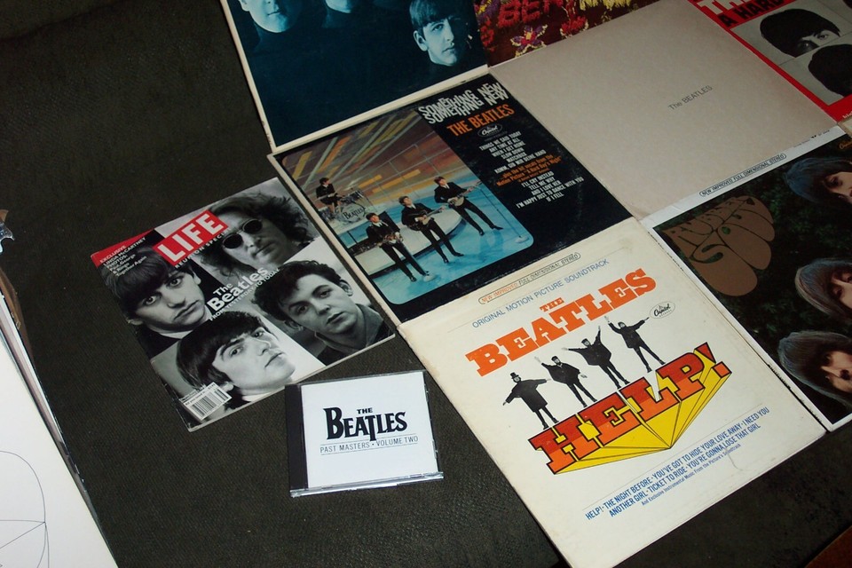 THE BEATLES 9 LP LOT w SGT PEPPER, RUBBER SOUL, MEET THE BEATLES, WHITE