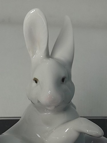 Figura Lladro QUE TE HACE COSQUILLAS 3.2" Alto 5888 Conejo Mariposa a Pie Conejo - Imagen 3 de 8
