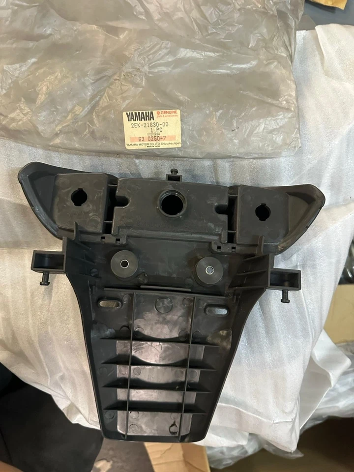 YAMAHA SH50 RAZZ 完好 1988 - 1993 2EK-21630-00 尾灯罩 ASSY 日本 N.O.S — 第 3/3 张图片