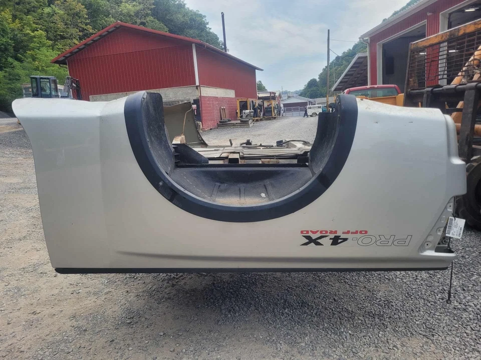 Nissan Titan 2008-2012 camioneta pickup cabina king caja Pro-4x marcas menores de óxido Foto 3 de 4