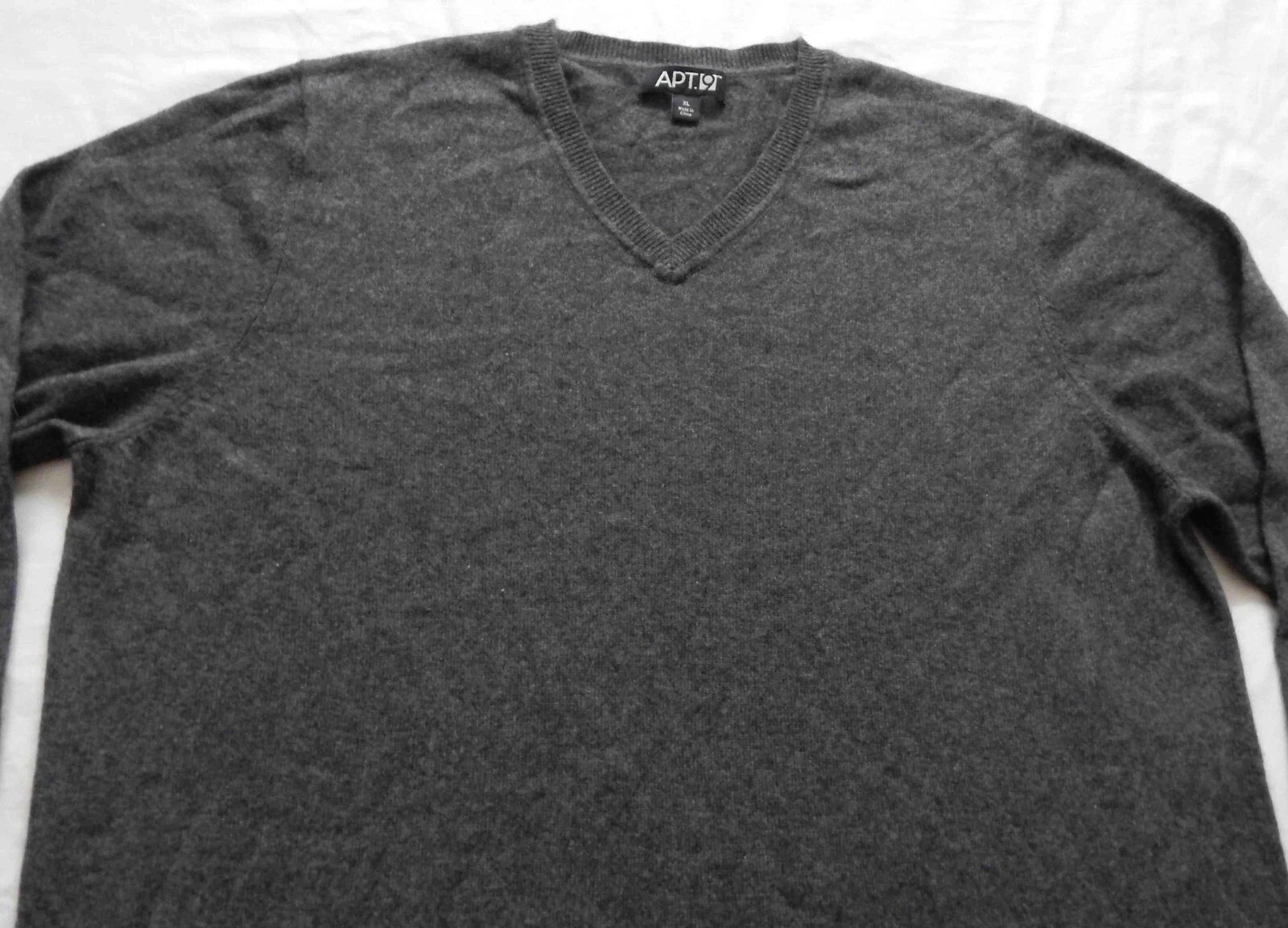 Gray Cashmere Silk V-Neck Pullover Sweater - XL Mens Apt 9
