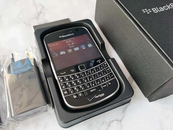BlackBerry Bold Touch 9930 8GB GPS WiFi 5MP Desbloqueado Smartphone Negro/Blanco Regalo 3