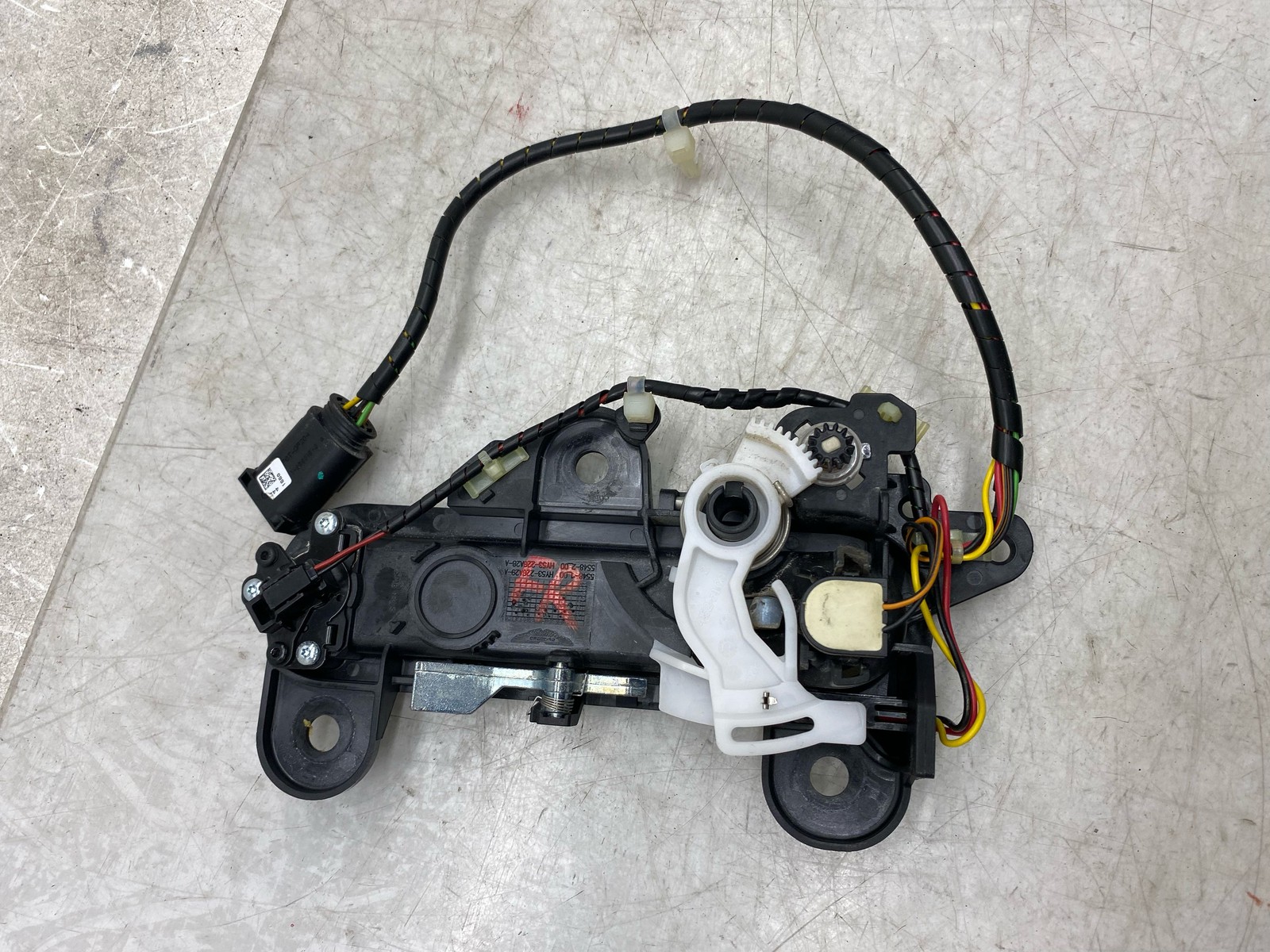 2020-2025 ASTON MARTIN DBX FRONT RIGHT OUTER DOOR HANDLE HY53226A29A HY53226A28A