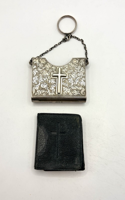 WONDERFUL ANTIQUE STERLING ENGLISH SMALL COMMON PRAYERS BOOK AND HOLDER
