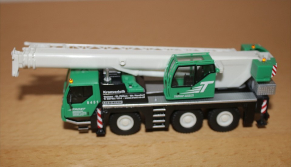 Liebherr 3-achs-Mobilkran LTM 1050 "TROST" von Herpa