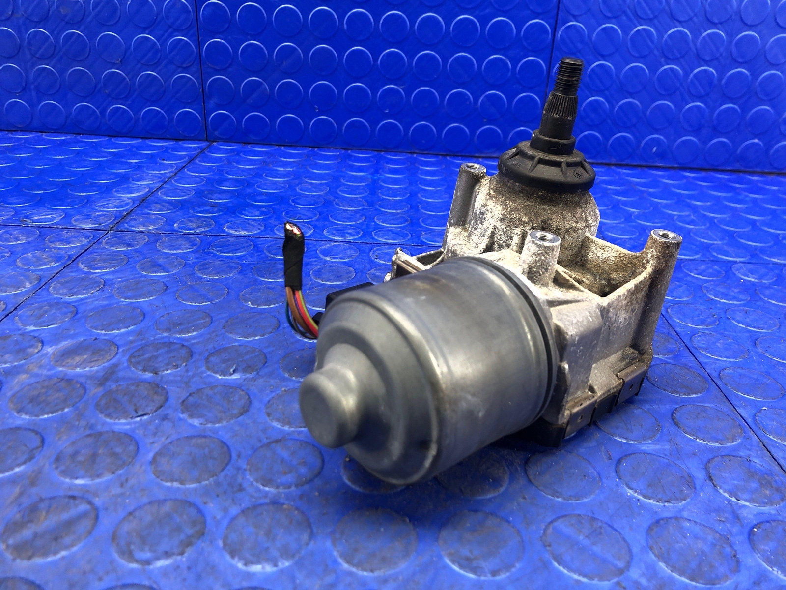 2014 2015 2016 2017 2018 2019 BMW I8 OEM FRONT LEFT WINDSHIELD WIPER MOTOR