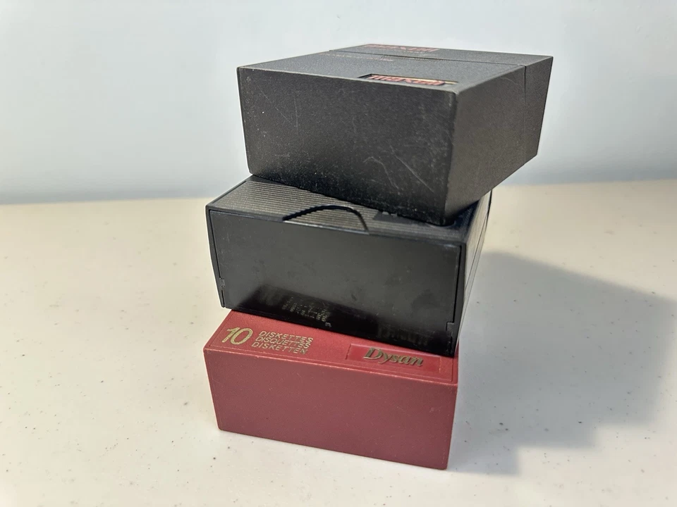 3x 3.5” Floppy Disk Storage Boxes - Dysan - Maxell - Angoss - Image 4 of 4
