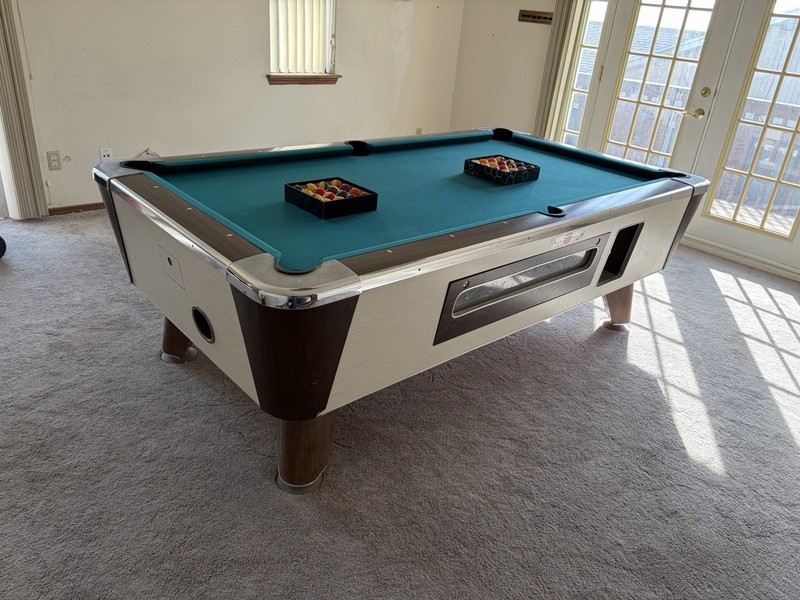 7' VALLEY COMMERCIAL COIN-OP POOL TABLE MODEL ZD6 ? rare White.