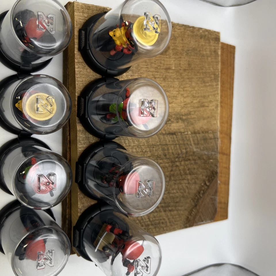 Lote de 8 Marvel Deadpool Domez Domes Mini Serie 3 Sombrero Goma Pato Flotador Espada Foto 2 de 4