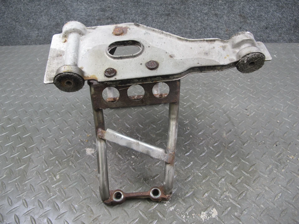 1999 - 2001 年 PORSCHE 911 996 3.4L 后部 RIGH PASS 侧出口支架支架套装 — 第 3/4 张图片