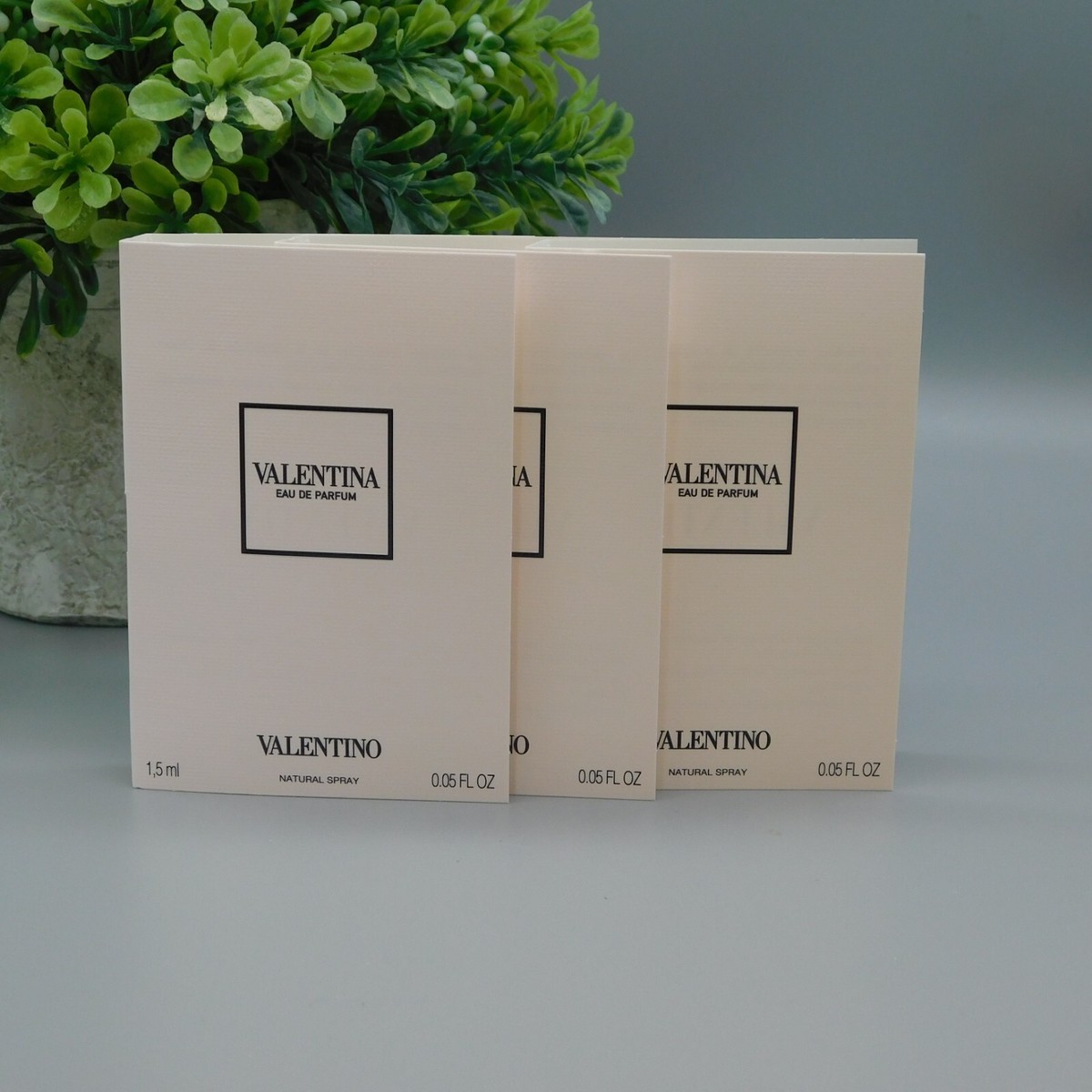 VALENTINO ギフトボックス 円形 ホワイト VALENTINO ギフトボックス
