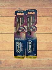 Oral-B 3D White Pro-Flex Stain Eraser Toothbrushes, Medium, 2 Count 4 Brushes.