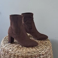 Ann Taylor Womens Nutmeg Brown Suede Pull On Ankle Bootie 2.75" Heel S-7.5