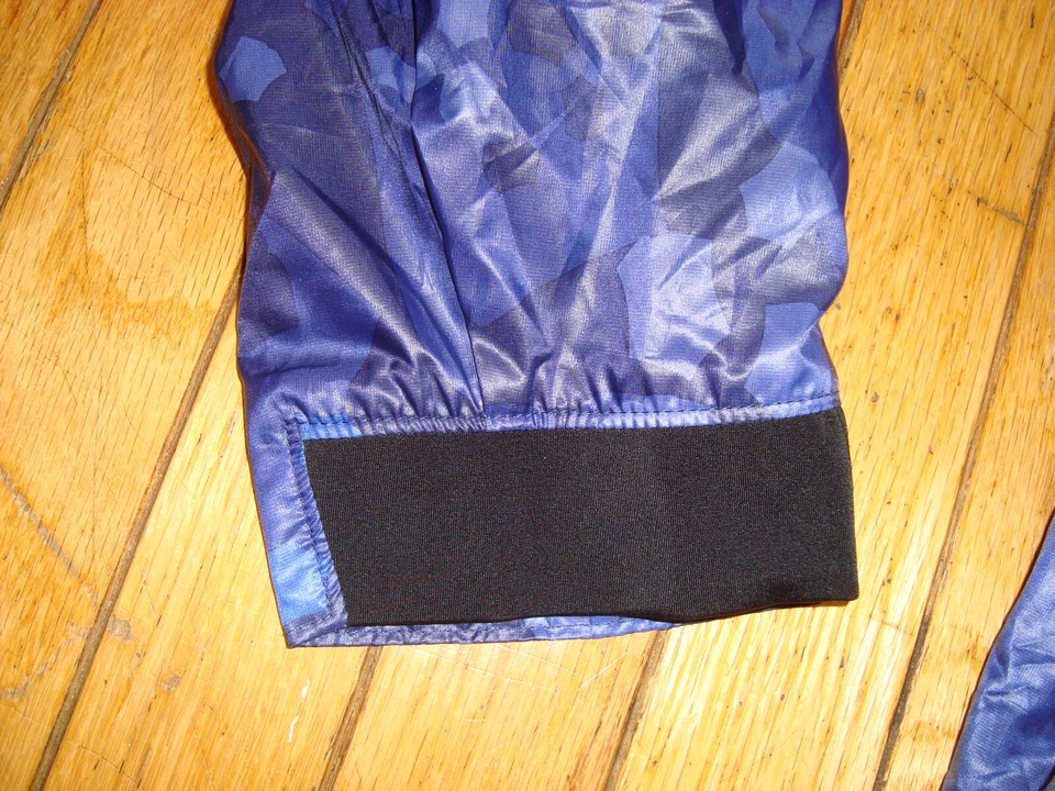 CHAQUETA DE LLUVIA LIGERA VICTORINOX PROTECT PARA HOMBRE TALLA GRANDE NUEVA CON ETIQUETAS @ $450.00 Foto 3 de 4