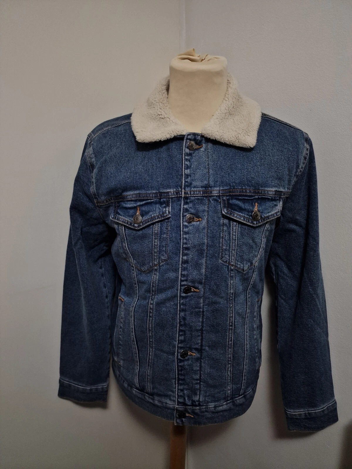 Hollister Mens Faux Shearling-Lined Denim Jacket. Medium. Blue. New With Tags