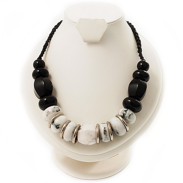Stylish Chunky Polished Wood and Resin Bead Cotton Cord Necklace (Black &