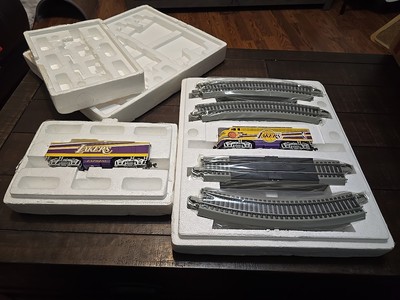 Bachmann Hawthorne Village HO Scale LA Lakers NBA Locomotive And Car