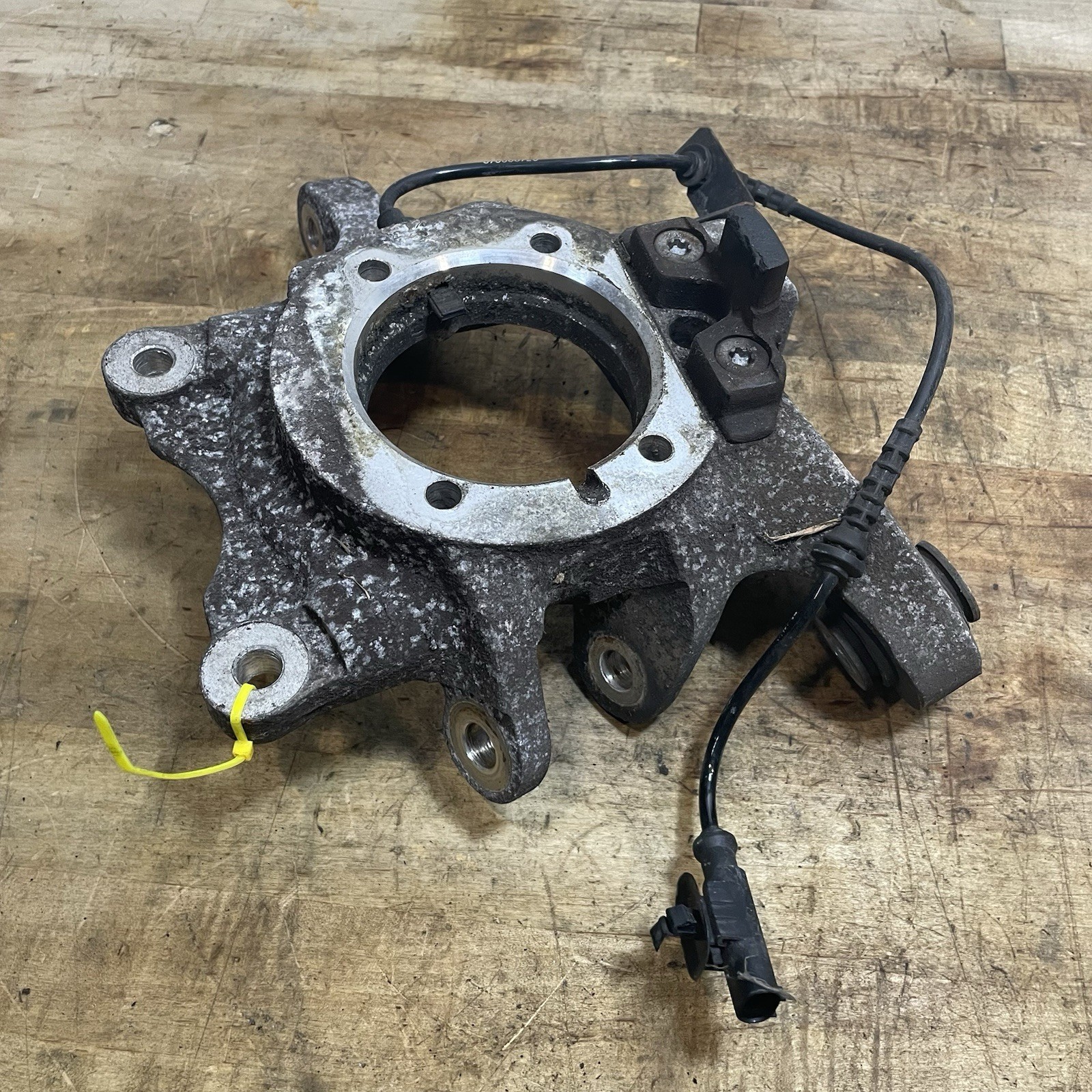 2014-2017 Maserati Ghibli Rear Right Suspension Spindle Knuckle Oem