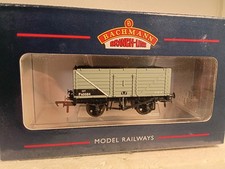 00 Bachmann 37-081B 7 Plank End Door Wagon BR Grey