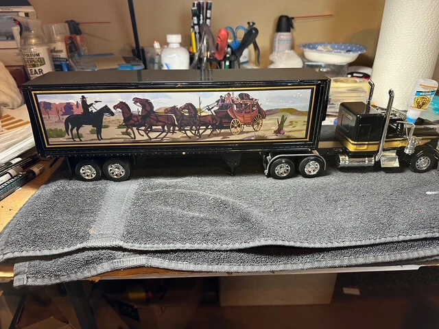 Smokey&the Bandit 1/32 tractor trailer - Image 3 of 4
