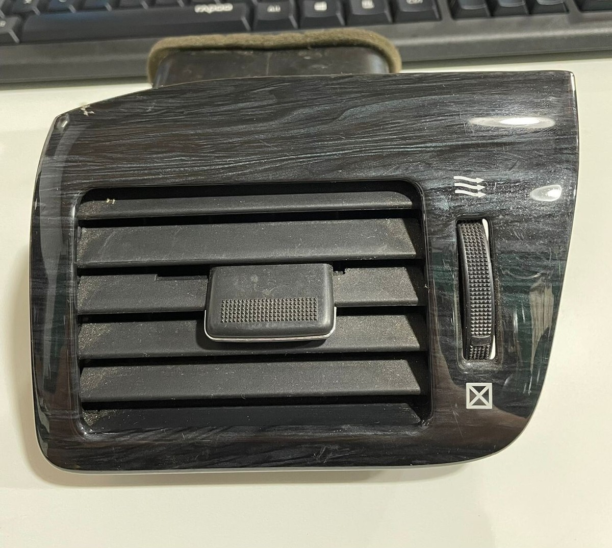 あぶさん105.106.107 Toyota Alphard Anh10 Air Vent Black Mable Side Drivers Right 55650