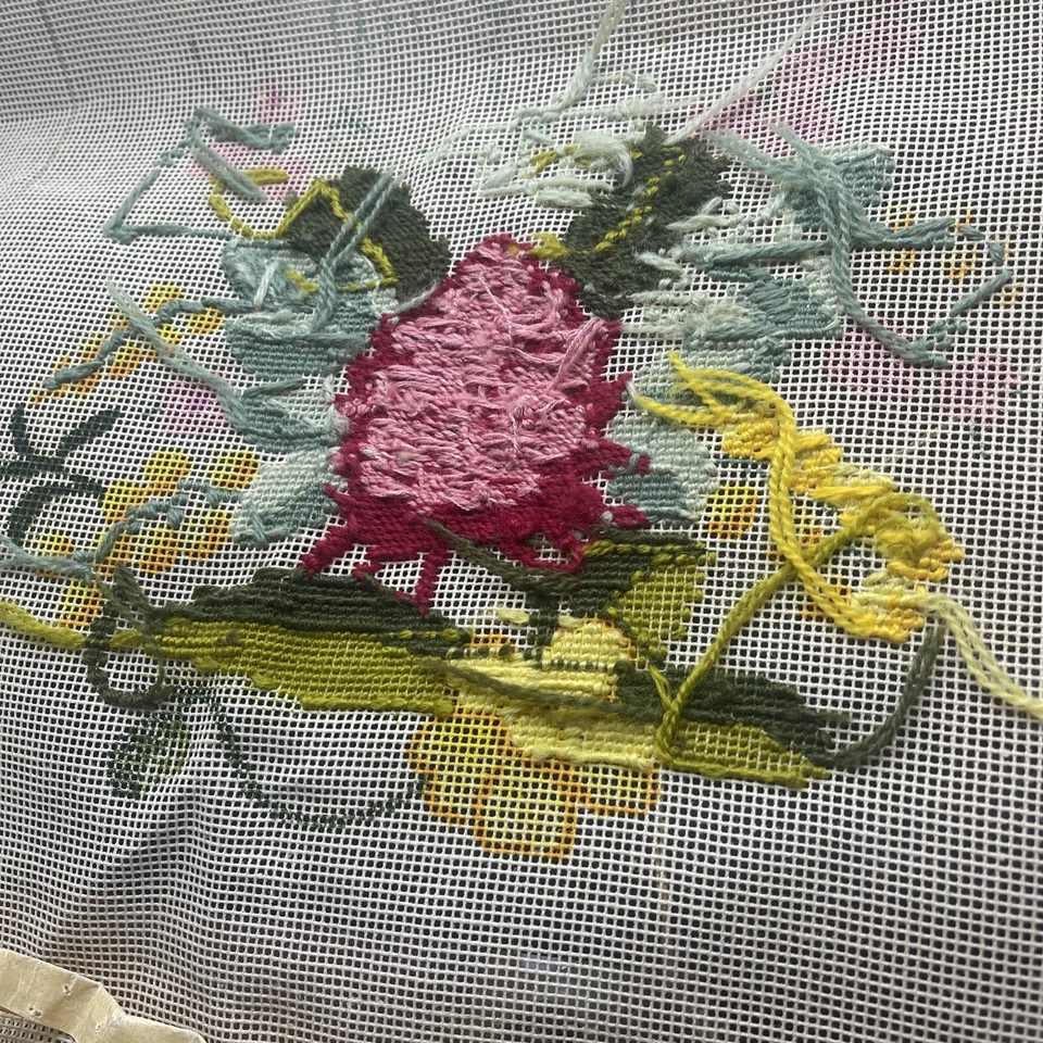 Vintage Needlepoint Waratah & Wattle Australian Flower Canvas 30cm Sq - Started - Image 4 of 4