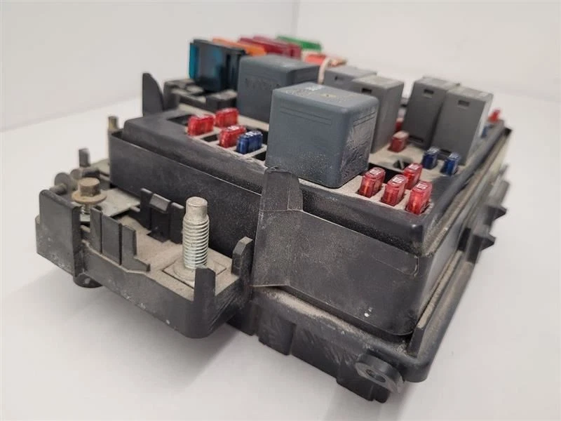 Caixa de fusíveis do motor GMC SIERRA 2500 2000-2002 6.0L 15328806 - Imagem 3 de 4