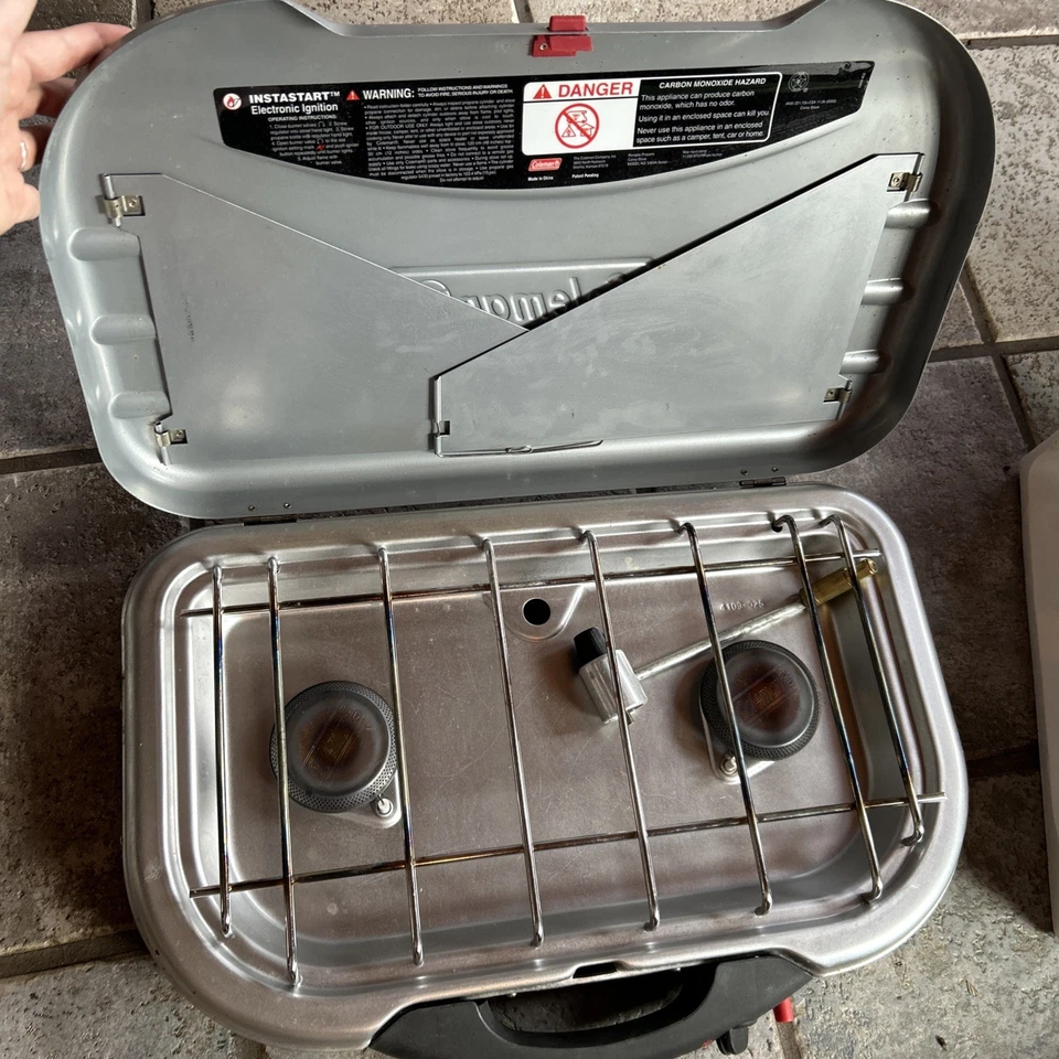 Coleman PerfectFlow 2-Burner Propane Stove, 22,000 BTUs - Image 4 of 4