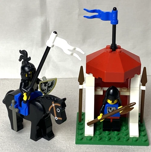 Lego - Black Falcons  - 6035 - Castle Guard - 99% Complete