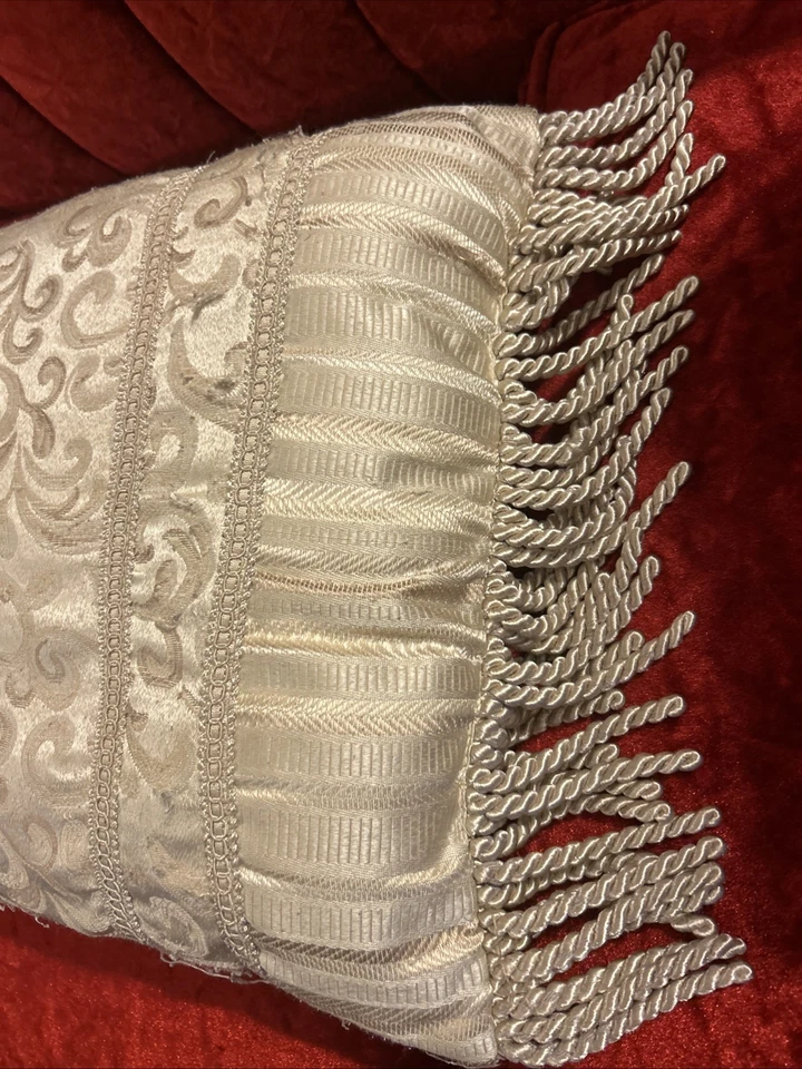 "Almohada de acento JC Penney Home Collection brocado dorado 22"" - almohada para el cuello 22""" Foto 3 de 4