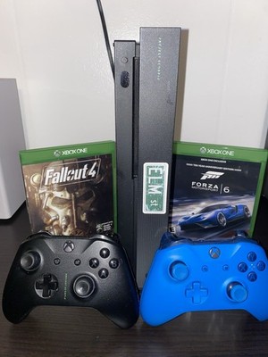 Microsoft Xbox One X Project Scorpio Edition 1TB, 2 controllers, box,stand 