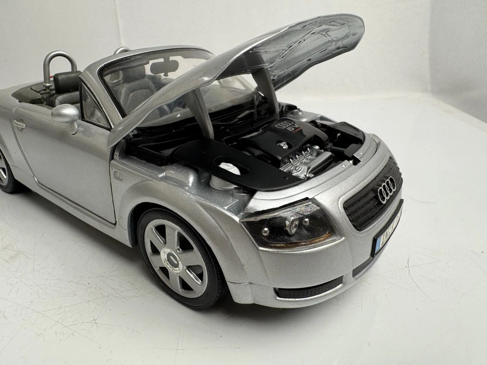 Vintage 1998-99 Revell AG Audi TT Roadster Diecast Model Silver Grey - Image 4 of 4