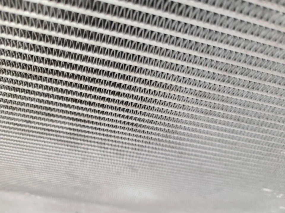 2011 - 2016 TOYOTA SIENNA Radiator 6 Cylinder Without Tow Package Foto 2 de 4