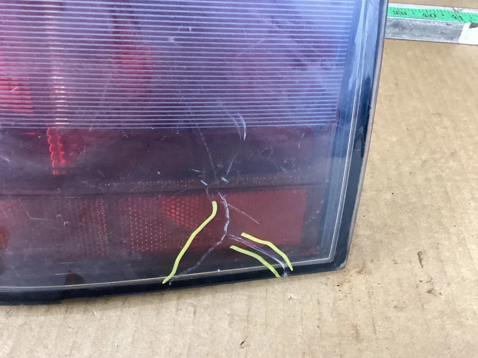 Luz trasera exterior trasera izquierda del lado del conductor Cadillac Seville 1992-1997 16513925 OEM Foto 4 de 4
