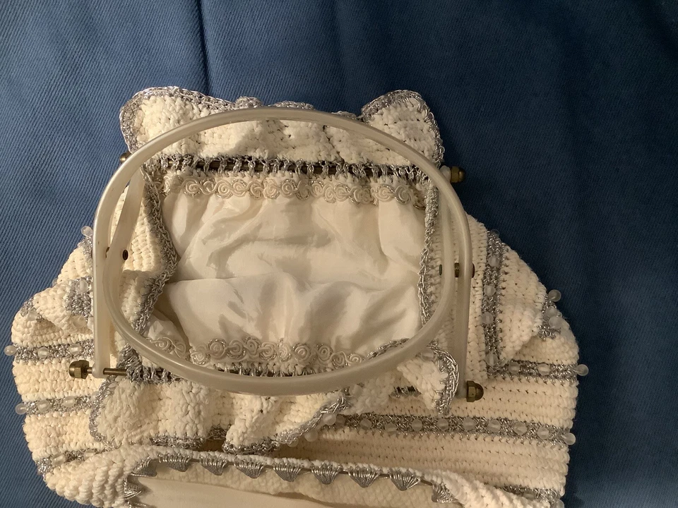 VTG Handbag Crocheted Cream With Beads & With acrylic LUCITE Handles & Bottom - Image 3 of 4