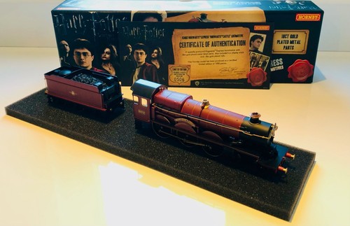 Hornby Harry Potter 18ct Gold Plated Hogwarts Express Limited Edition - OO Gauge - Picture 1 of 5