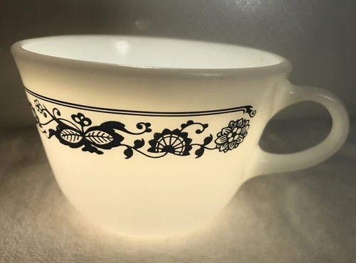 Vintage Pyrex Corning Old Town Blue Onion Tea Cup Coffee Mug Milk Glass