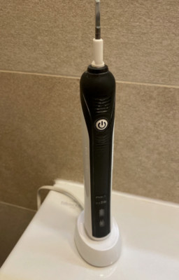 Oral-B Pro 750 black -elektrische Zahnbürste -wiederaufladbar - mit Netzteil