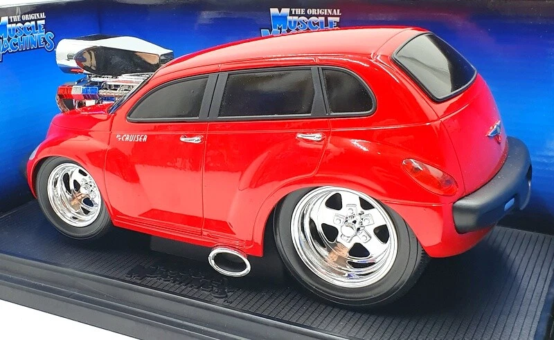 Muscle Machine 1/18 Scale Diecast 71165 - 2000 Chrysler PT Cruiser - Red - Image 2 of 4