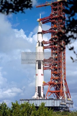 APOLLO 17 SATURN V ON CRAWLER TO LAUNCH PAD KENNEDY SPACE CEN 4X6 POSTCARD PHOTO
