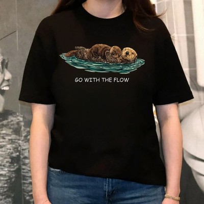 Go With The Flow Otter Grafik T-Shirt süß Seeotter Tierliebhaber Unisex Tee